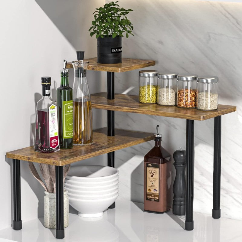 Etagere cuisine bois marron installée coin comptoir épices KitchyTier