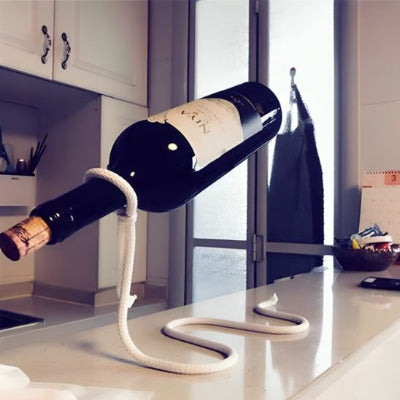 porte bouteille lévitation original sur comptoir cuisine FloatVin