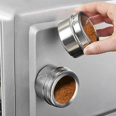 Pot à épices aimanté sur réfrigérateur ou surface métallique