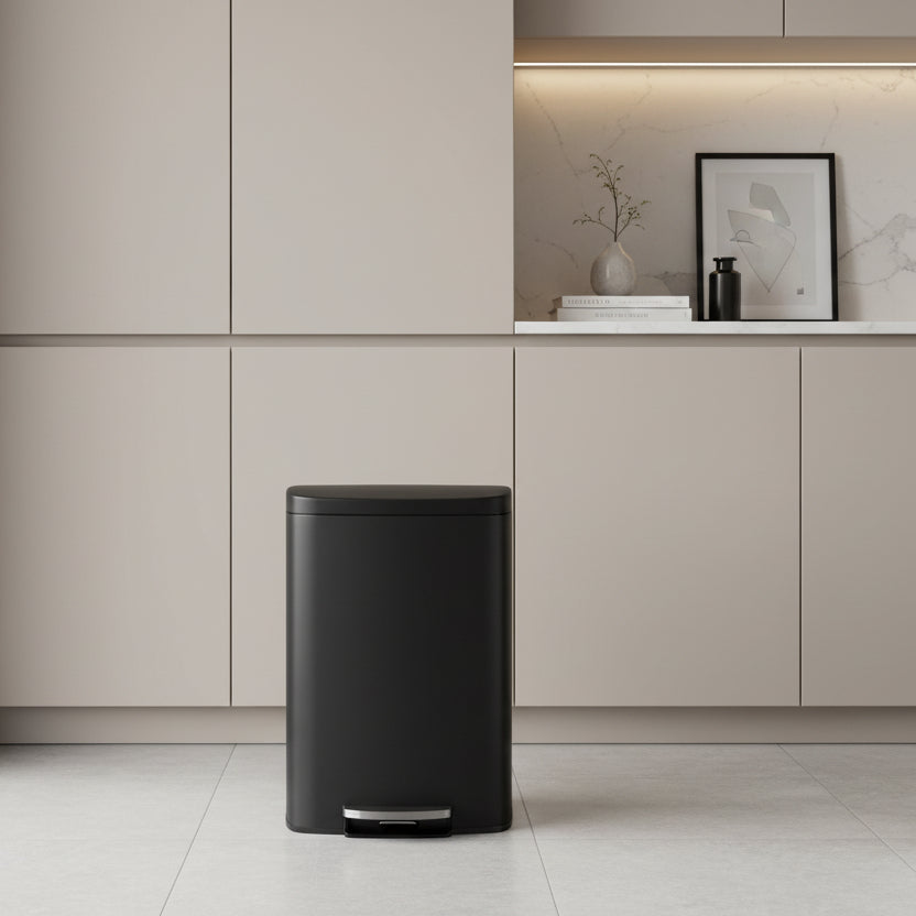 poubelle 50l acier inoxpedale noir HygiaStep