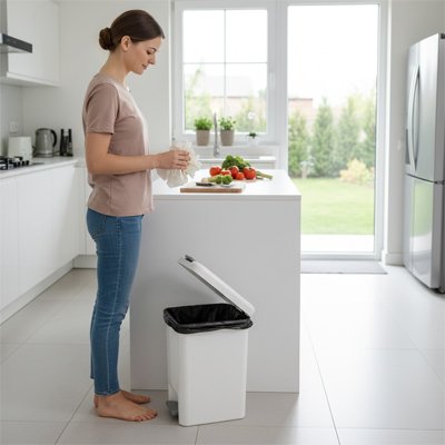 poubelle cuisine compacte à pédale blanche EasyPedal