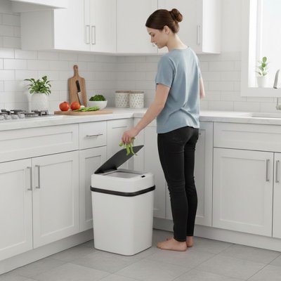 poubelle electrique design blanc noir moderne Silentouch