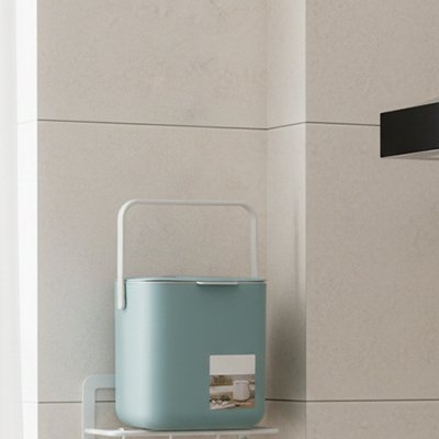poubelle en plastique portable avec poignée bleue AeroClean